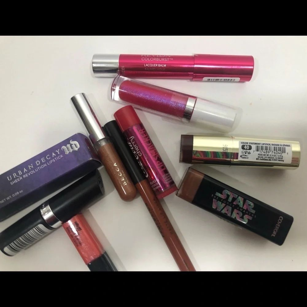 8+ Item Lip Stick/Gloss/Color